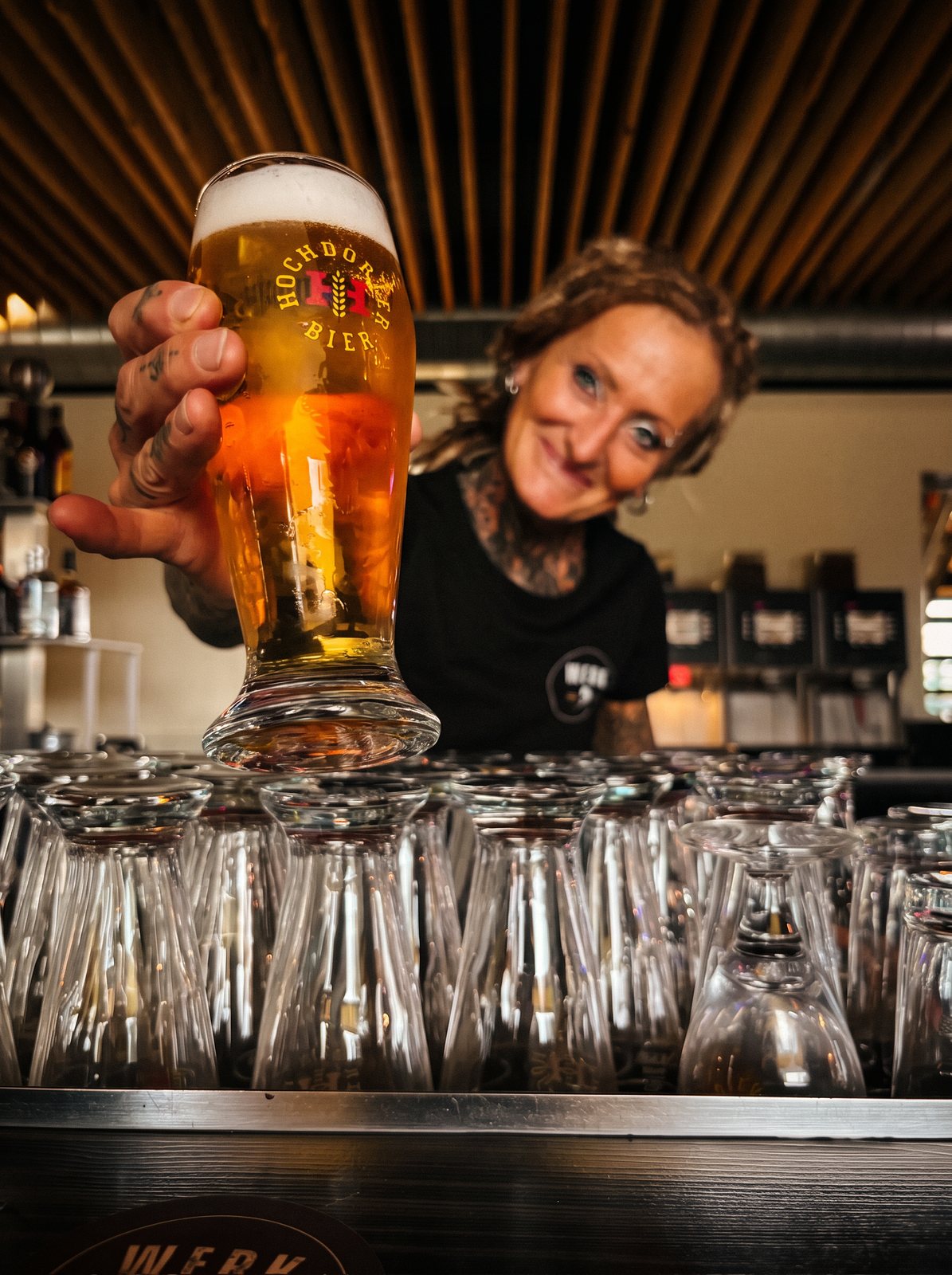 Frisch gezapftes Bier an der WERK 2 Bar